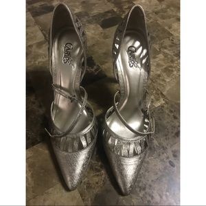 Brand new Gold pumps